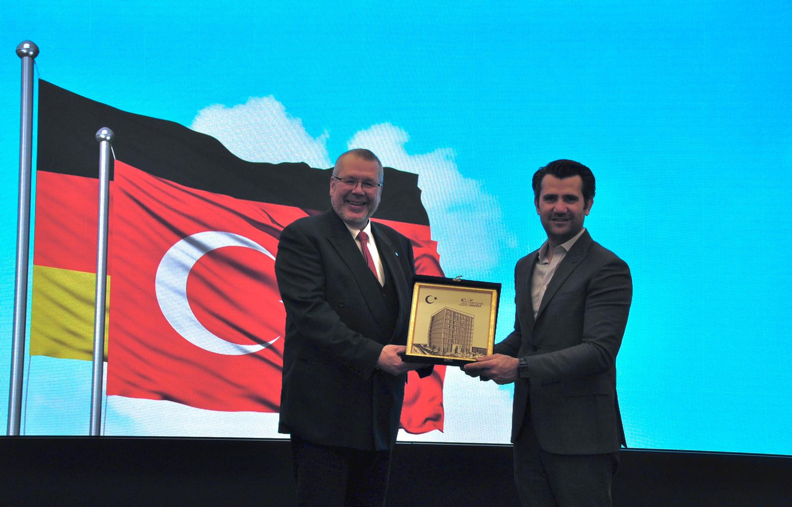 Alman Milletvekili ve T.C. Cumhurbaşkanlığı Yatırım Ofisi heyeti, Teknopark İstanbul'u ziyaret etti.