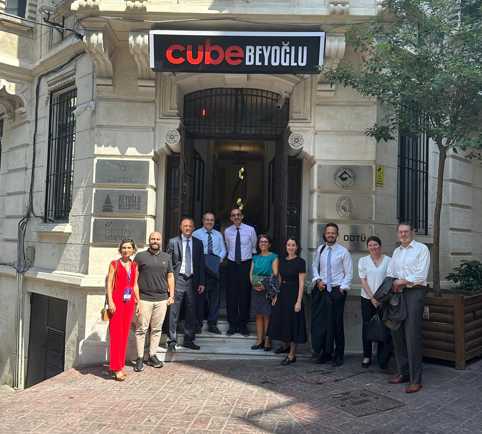 Dünya Bankası Küresel Eğitim Direktörü ve Heyeti Cube Beyoğlu Uydu Kuluçka Merkezini Ziyaret Etti