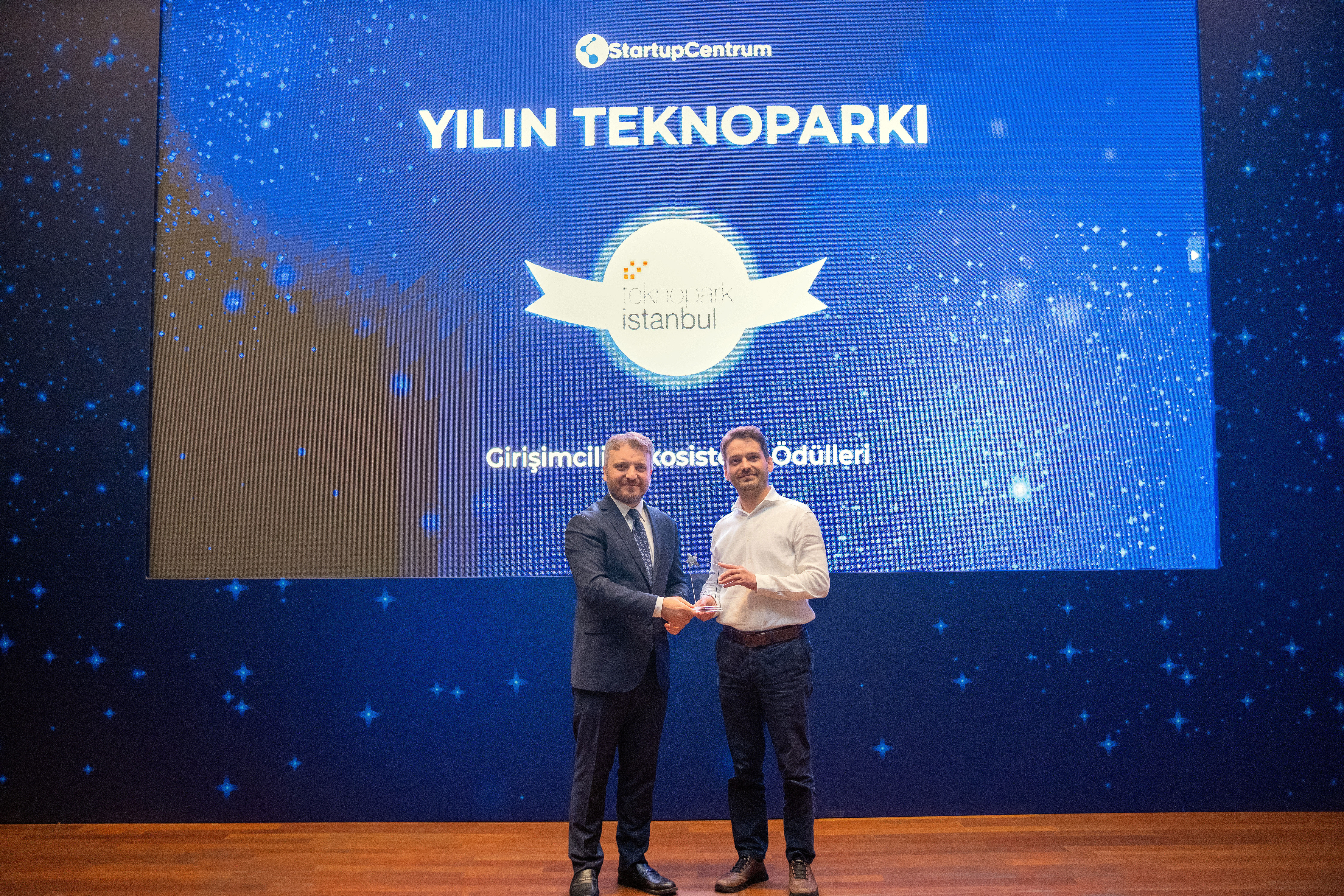 Teknopark İstanbul, StartupCentrum Girişimcilik Ekosistemi Ödülleri'nde "Yılın En İyi Teknoparkı" Seçildi