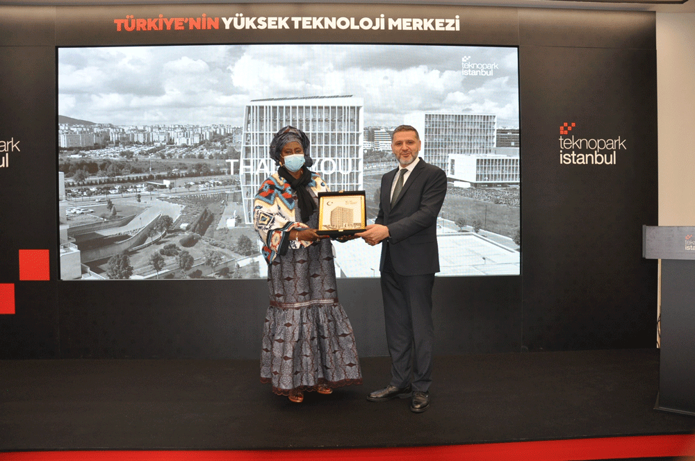 Gambiya Cumhurbaşkanı Yardımcısı ve Gambiya Ticaret Bakanı Teknopark İstanbul'u ziyaret etti.